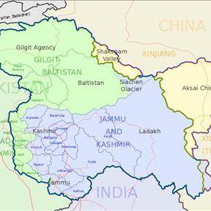 Carte du Cachemire entouré en bleu. Le Pakistan est en vert, l'Inde en bleu, la Chine en jaune. [CC/Wikimedia]
