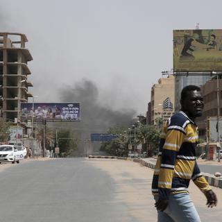 Des violences ont éclatés entre l'armée du Soudan et de puissantes forces paramilitaires après des mois d'escalade et de tensions entre les deux parties. [Keystone/AP Photo - Marwan Ali]