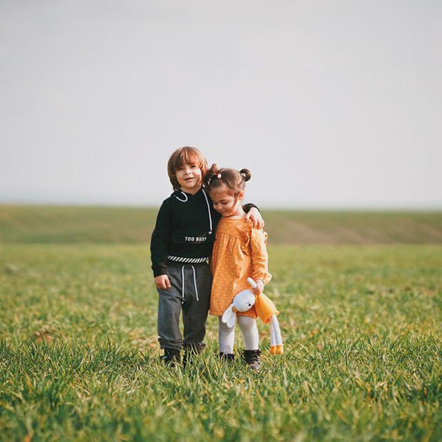 "La Libellule" est une crèche à la ferme gérée par un couple d'exploitants agricole, dans la commune villageoise de La Heutte (Jura bernois). [Crèche la Libellule - DR]