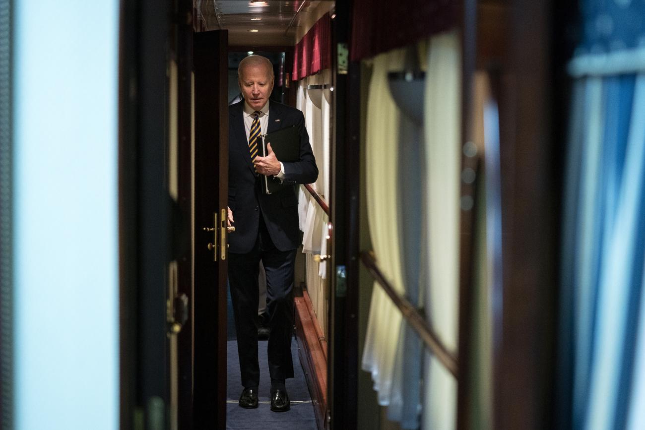 Joe Biden s'est rendu à Kiev en train depuis la Pologne, le 20 février 2023. [Keystone - Evan Vucci]