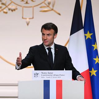 Emmanuel Macron lors de son discours sur l'Afrique à L'Elysée, 27.021.2023. [Pool/AFP - Stefano Rellandini]