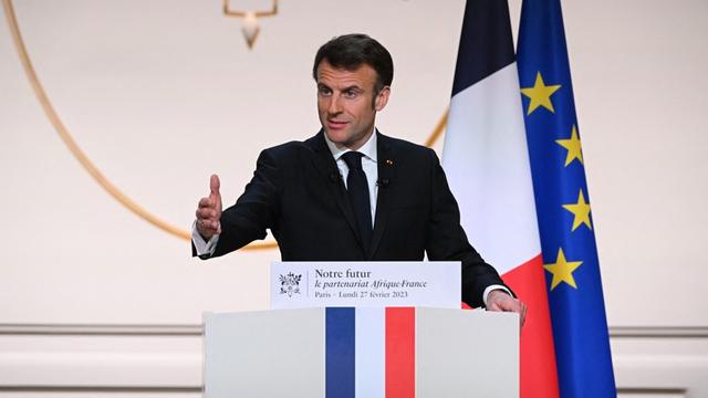 Emmanuel Macron lors de son discours sur l'Afrique à L'Elysée, 27.021.2023. [Pool/AFP - Stefano Rellandini]