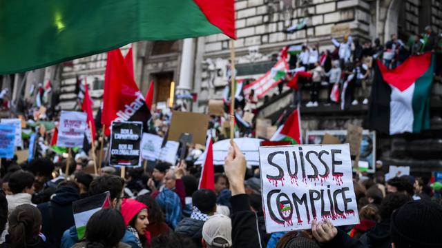 Une manifestation pro-palestinienne a eu lieu jeudi à Lausanne. [Keystone - Jean-Christophe Bott]