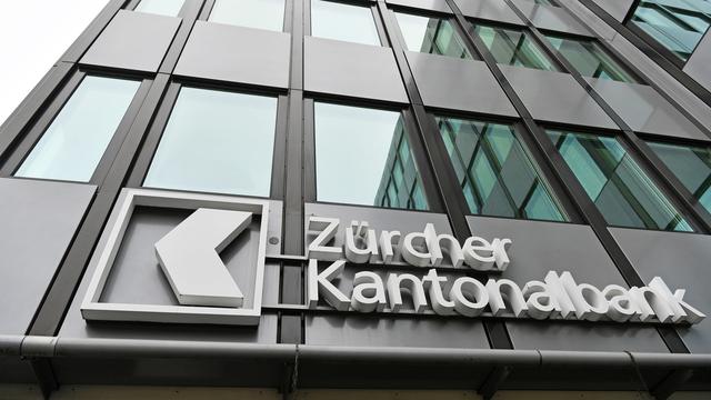 La ZKB (banque cantonale zurichoise) supprime les frais annuels pour les comptes privés. [Keystone - Walter Bieri]