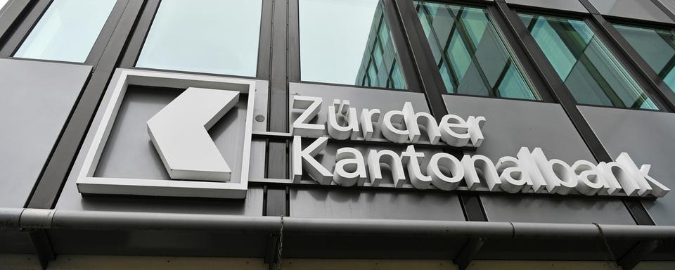 La ZKB (banque cantonale zurichoise) supprime les frais annuels pour les comptes privés. [Keystone - Walter Bieri]