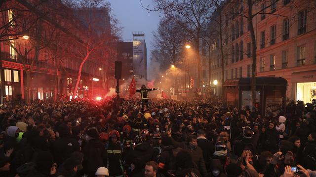 Forte mobilisation et tensions en France contre la réforme des retraites. [AURELIEN MORISSARD - KEYSTONE]