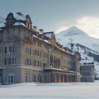 La série "Winter Palace" évoquera la naissance de l’hôtellerie de luxe dans les Alpes. [Point Prod/Oble Studios/RTS/Netflix]