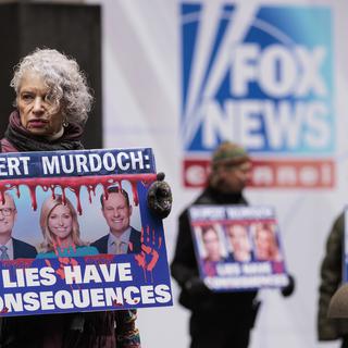 Les chaînes de télévision américaines comme Fox News font souvent l'objet de critiques car elles partagent de fausses information et en ont conscience. [Keystone - Justin Lane]