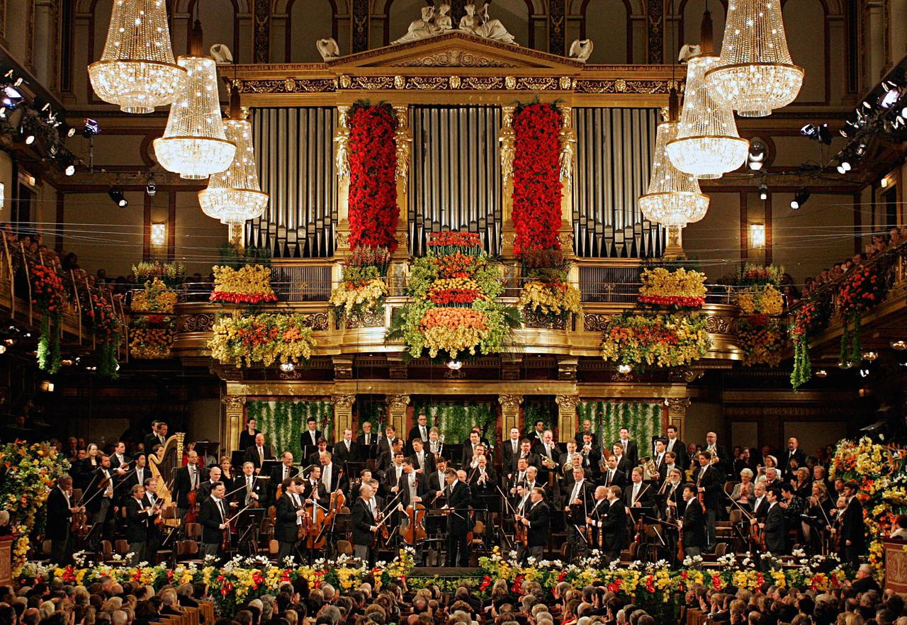 Le Letton Mariss Jansons dirige le Concert du Nouvel an au Musikverein, à Vienne, le 1er janvier 2006. [Reuters - Herbert Neubauer]