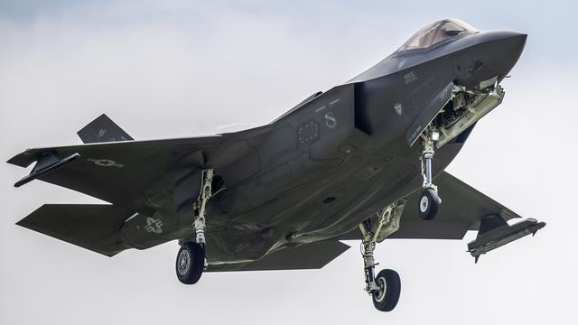 L'achat du F-35 sera compensée à hauteur de 60% par le constructeur Lockheed Martin, soit 2,9 milliards de francs. [KEYSTONE - Peter Klaunzer]