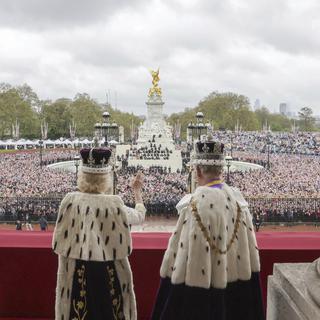 Samedi 6 mai: enfin roi et reine! Charles III et Camilla au balcon du palais de Buckingham, point d'orgue d'une journée de couronnement historique.