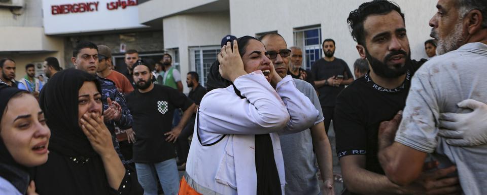 Dans le centre de Gaza, l'hôpital al-Shifa, continue d'ouvrir ses portes, malgré les bombardements. [Keystone - Abed Khaled - AP Photo]