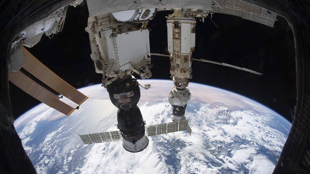 Cette photo du 6 décembre 2021 fournie par la NASA montre la Station spatiale internationale en orbite à 264 miles au-dessus de la mer Tyrrhénienne. [Keystone - Nasa via AP]