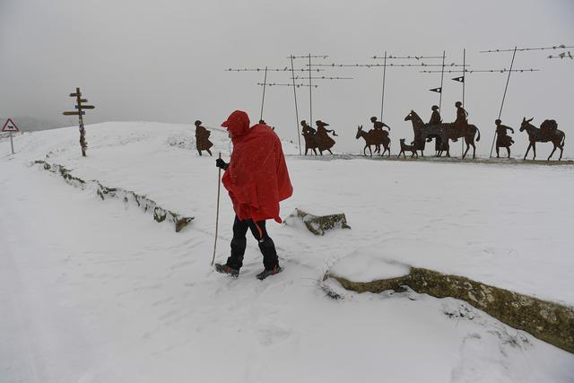 Pélerins de Compostelle près de Pampelune, 27.02.2023. [AP/Keystone - Alvaro Barrientos]