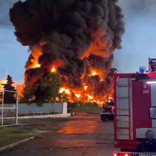 Un important incendie s'est déclaré dans un dépôt de pétrole à Sébastopol en Crimée, le 29 avril 2023. [AP/ Keystone - Mikhail Razvozhaev]