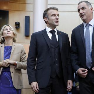 Emmanuel Macron envisage l'entrée de la Corse dans la Constitution française et son autonomie. [EPA/Keystone - Pascal Pochard-Casabianca]