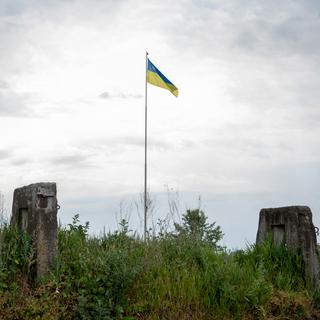 Un drapeau ukrainien hissé sur un mat (image d'illustration). [AFP - Yevhen Lubimov]