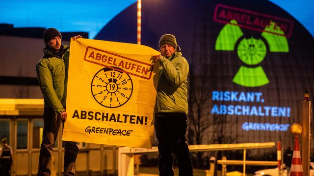 En mars 2023, des militants de Greenpeace avaient protesté contre l'énergie nucléaire devant la centrale nucléaire de Neckarwestheim. [keystone - Christoph Schmidt]