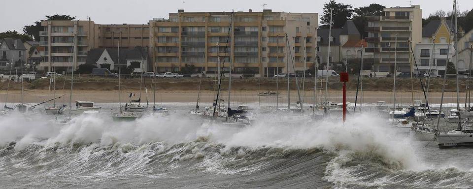 La tempête Ciaran a causé la mort d'au moins sept personnes, et a fait seize blessés. [Keystone]