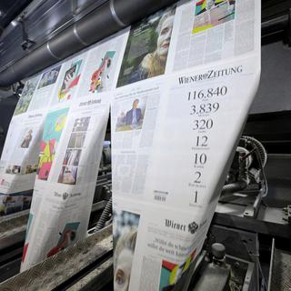 Le dernier numéro de la Wiener Zeitung sort de presse le 29 juin 2023. [Keystone - Roland Schlager]