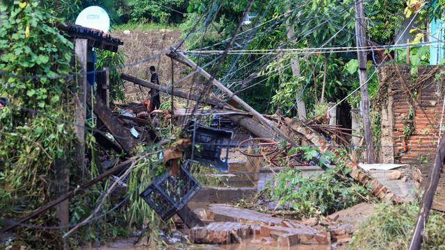 La tempête Max a causé des dégâts dans le sud du Mexique lundi. [Keystone - David Guzman]