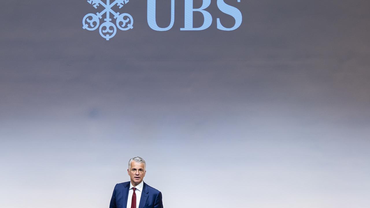 UBS entend finaliser la reprise de Credit Suisse "fin mai ou début juin", a indiqué Sergio Ermotti, son directeur général, à l'occasion de l'événement financier "Finanz 23" à Zurich. [Keystone - Michael Buholzer]