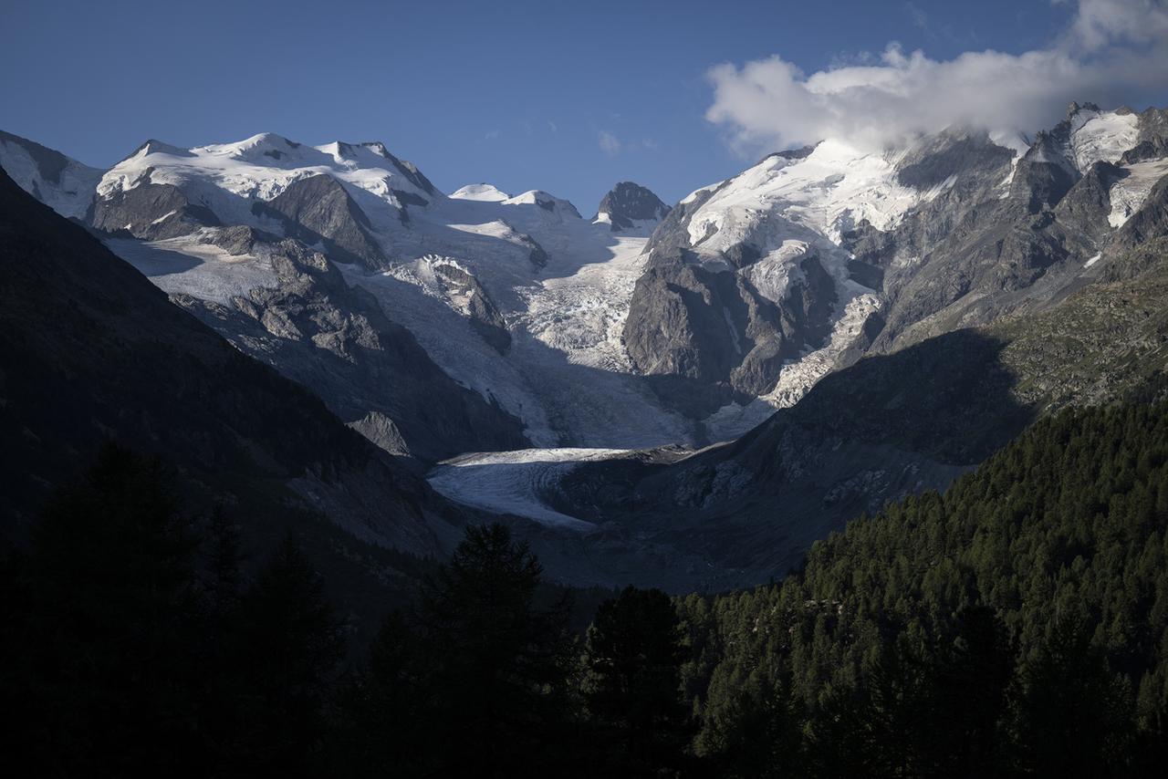 Vue sur le glacier de Morteratsch (GR). [Keystone - Gian Ehrenzeller]