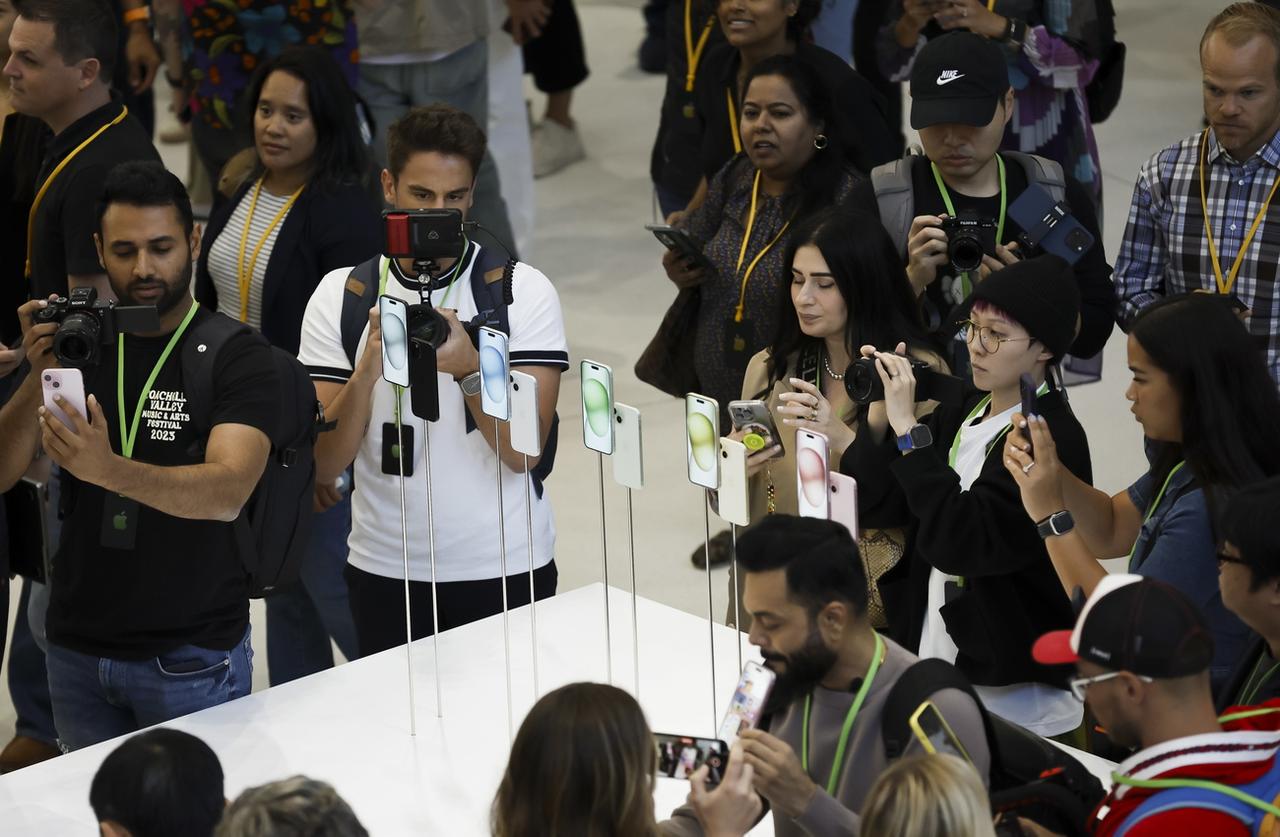 Apple a présenté ses nouveaux modèles de smartphones le 12 septembre lors d'un événement à Cupertino, en Californie. [Keystone - John G. Mabanglo/EPA]