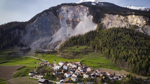 Les habitants de Brienz-Brinzauls doivent être évacués. [Keystone - Gian Ehrenzeller]