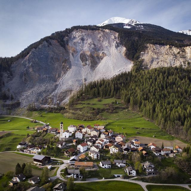 Les habitants de Brienz-Brinzauls doivent être évacués. [Keystone - Gian Ehrenzeller]