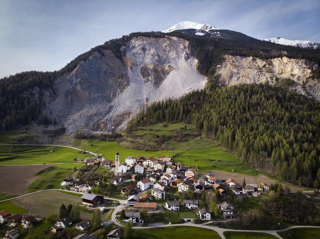 Les habitants de Brienz-Brinzauls doivent être évacués. [Keystone - Gian Ehrenzeller]