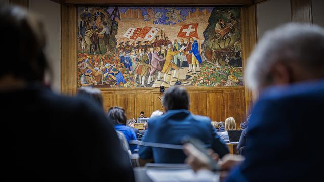 La fresque d'Ernest Bieler montrant l'entrée du Valais dans la Confédétation dans la salle du Grand Conseil valaisan photographiée en avril 2023 à Sion. [Keystone - Valentin Flauraud]