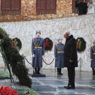 Le président russe Vladimir Putin assiste à une commémoration marquant le 80e anniversaire de la victoire soviétique dans la bataille de Stalingrad. [AP Photo/ Keystone - Dmitry Lobakin]
