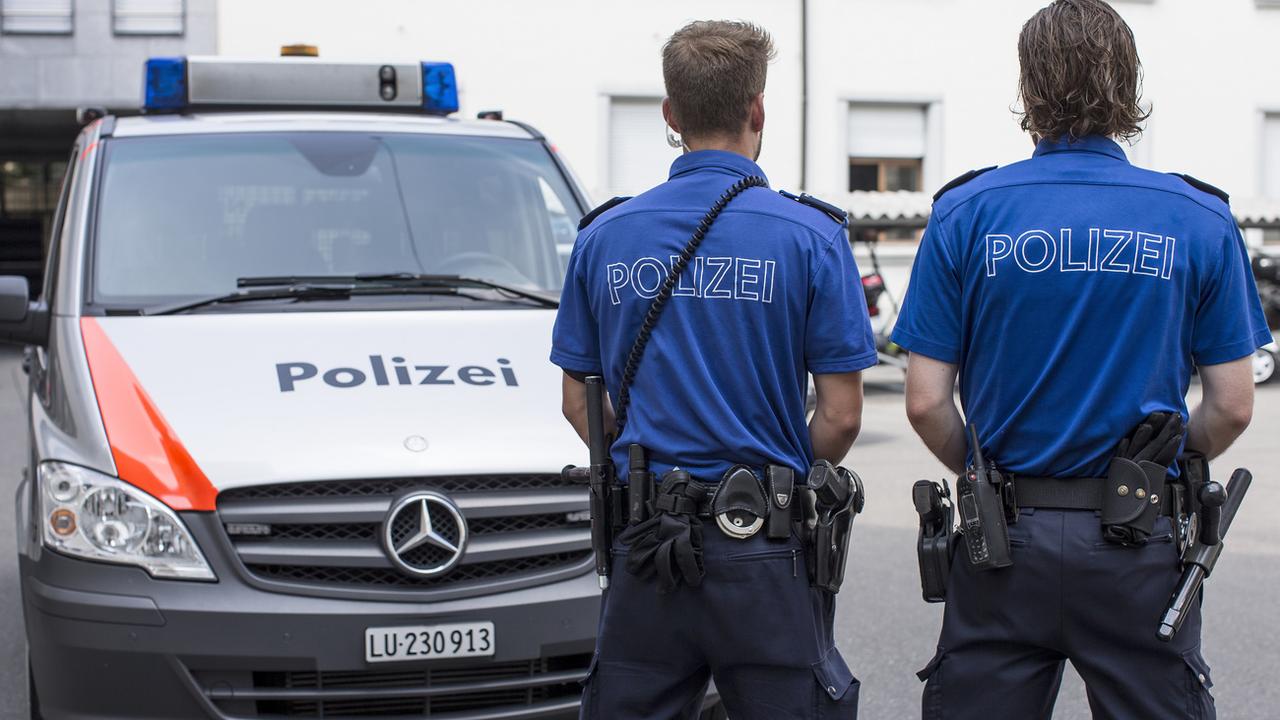 Seize hommes soupçonnés de pornographie enfantine ont été arrêtés dans le canton de Lucerne. [Keystone - Alexandra Wey]
