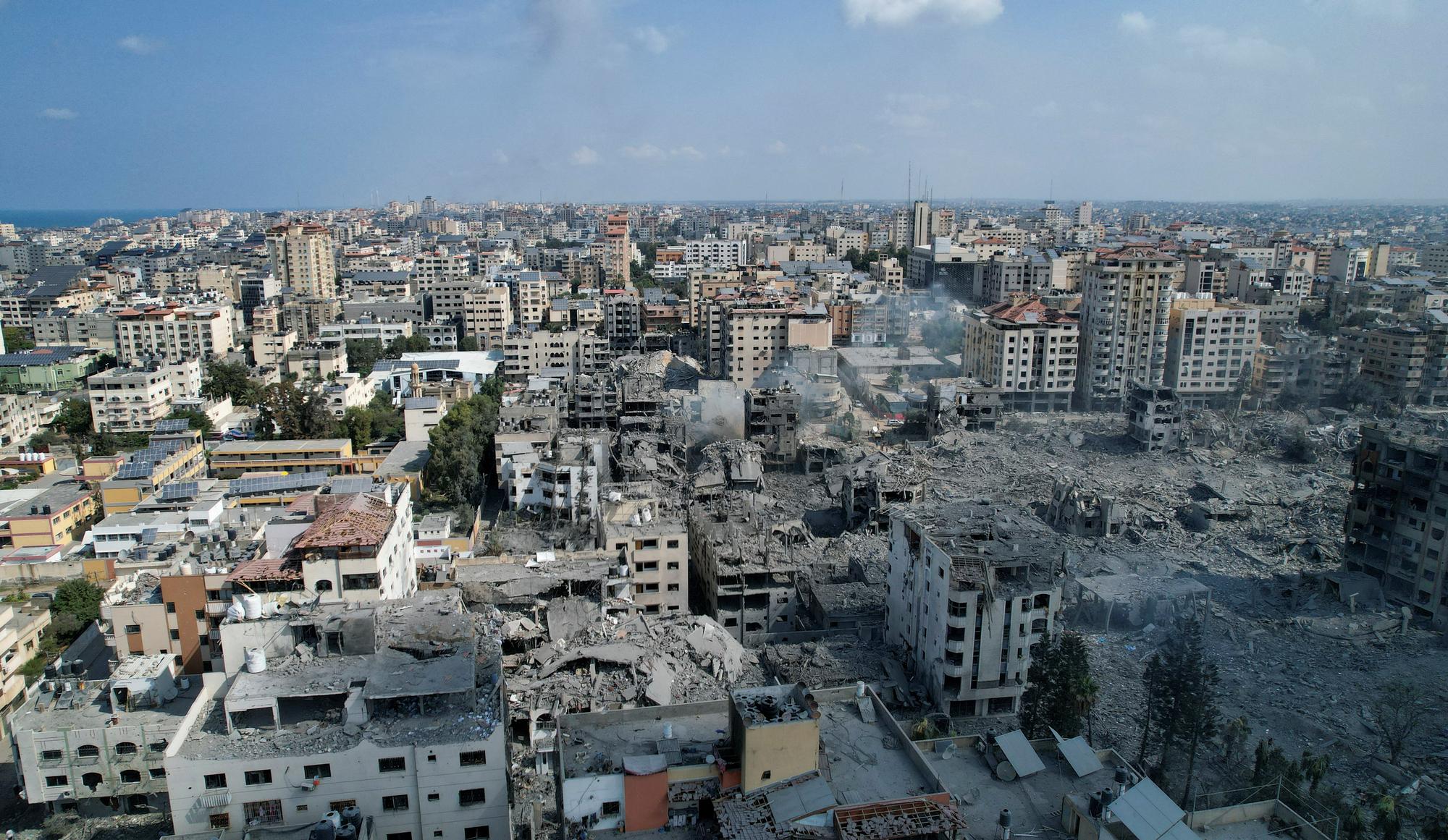 Une vue montre des maisons et des bâtiments détruits par les frappes israéliennes dans la ville de Gaza, le 10 octobre 2023. [reuters - Shadi Tabatibi]