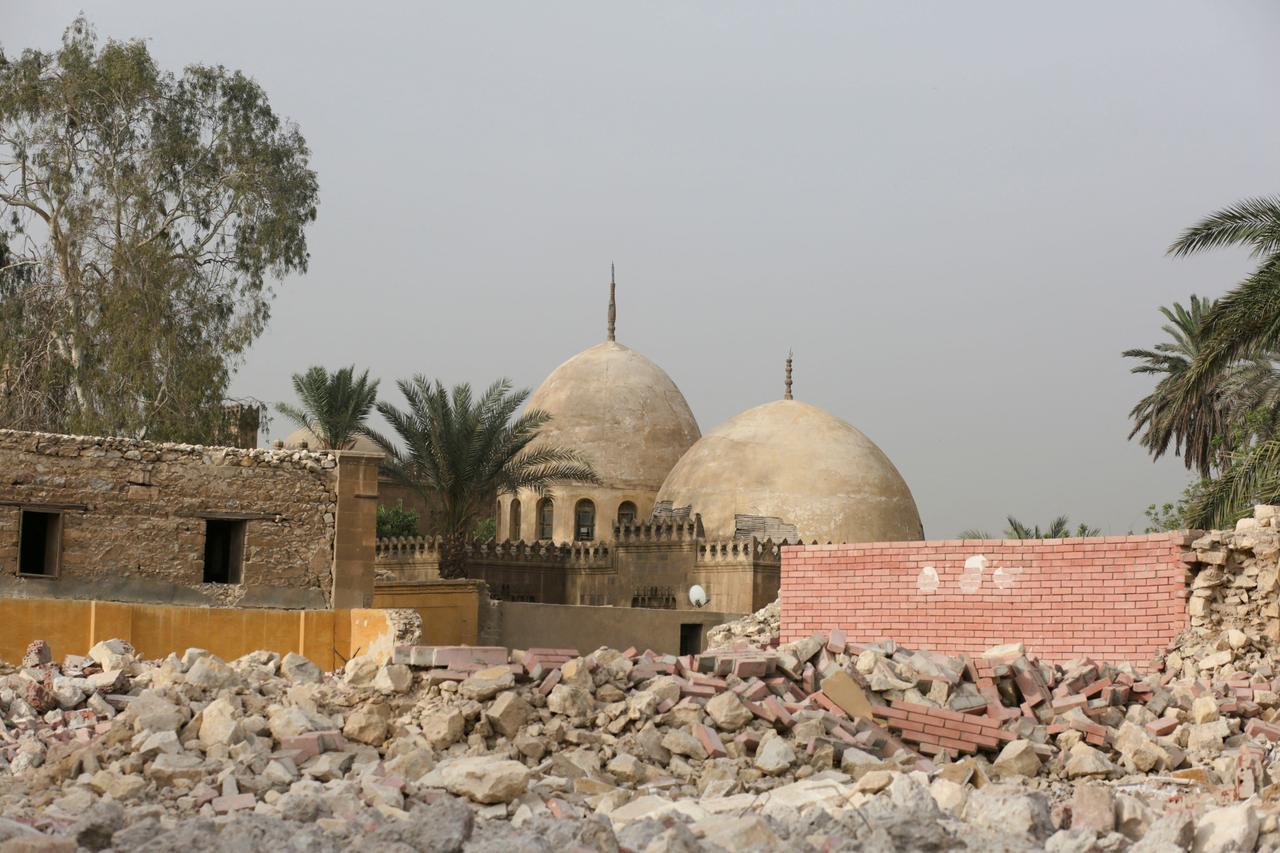 Le cimetière de l'imam Al-Shafi’i et ses bâtiments détruits, le 31 mai 2023, dans la Cité des morts, au Caire. [Reuters - Hadeer Mahmoud]