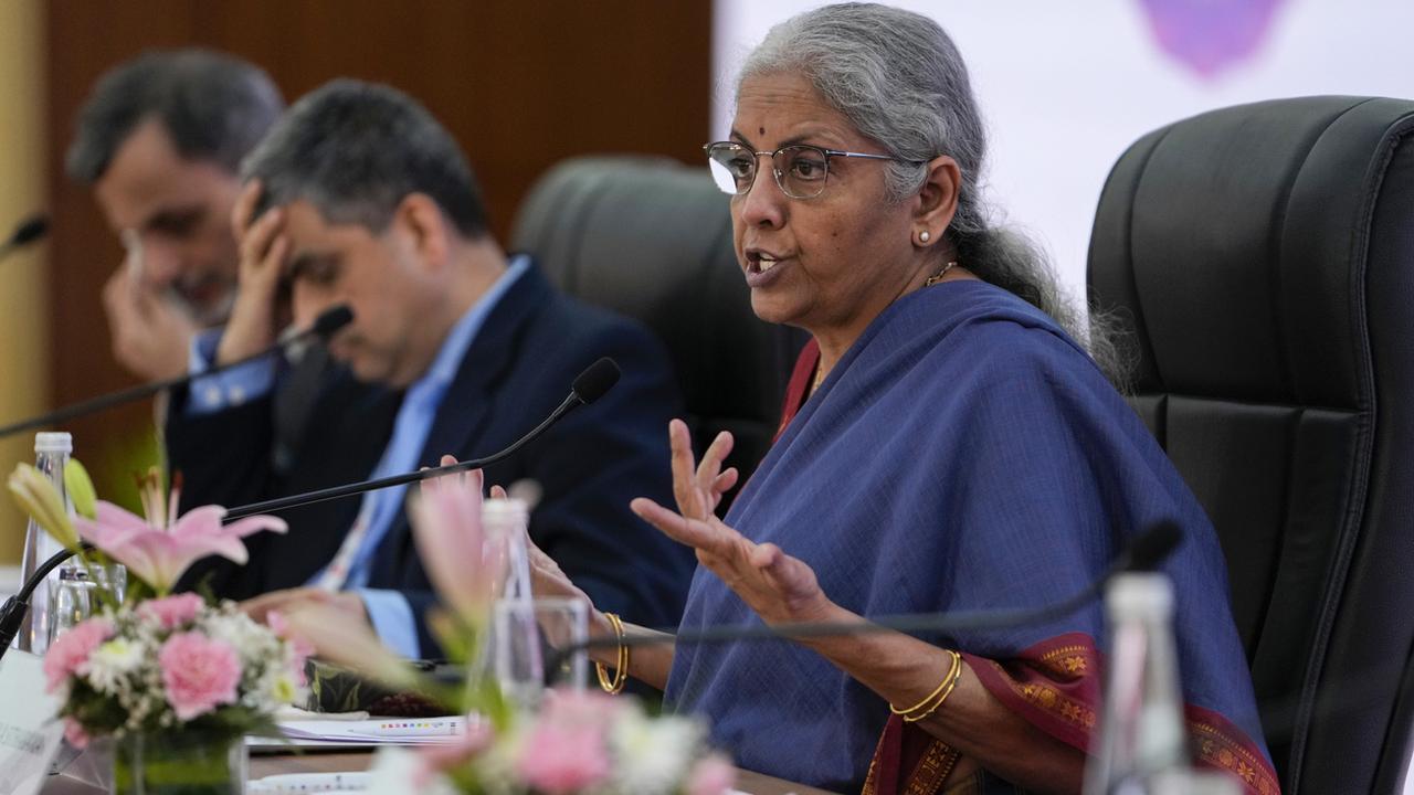 La ministre indienne des Finances, Nirmala Sitharaman, s'adresse aux médias après une réunion en Inde, le mardi 18 juillet 2023, lors du G20. [AFP]
