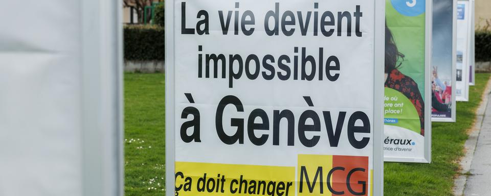 Affiche du MCG lors de la campagne pour les élections cantonales 2023 à Genève. [Keystone - Salvatore Di Nolfi]