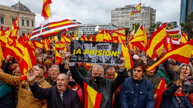 Espagne: des manifestations à Madrid et Malaga contre l'amnistie des indépendantistes catalans. [Keystone - EPA/Daniel Gonzalez]