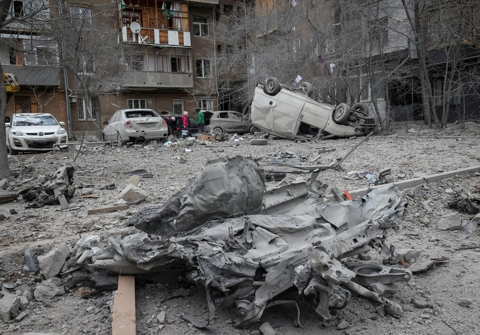 Les dégâts après une attaque à Kharkiv début décembre. [Reuters - Vyacheslav Madiyevskyy]