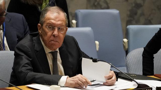 Le ministre russe des Affaires étrangères Sergueï Lavrov préside une réunion du Conseil de sécurité sur la défense des principes de la Charte des Nations unies, au siège de l'ONU à New York, le 24 avril 2023. [AFP - Timothy A. Clary]