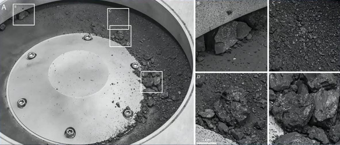 Différences particules ramenées de Bennu par la sonde Osiris-Rex. L'image E montre qu'il y a probablement deux types de roches sur l'astéroïde, celle-ci étant plus volumineuse. Cela a été trouvé hors du conteneur principal. [NASA TV - Capture d'écran]