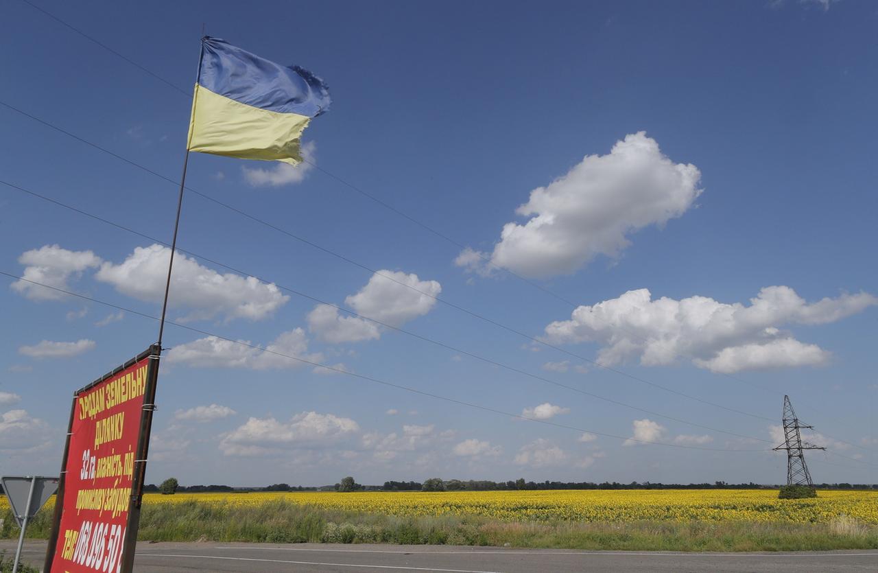 Deux jours après le refus de la Russie de reconduire l'accord pour les exportations agricoles maritimes d'Ukraine, les marchés commencent à réagir. [Keystone - Sergey Dolzhenko - EPA]