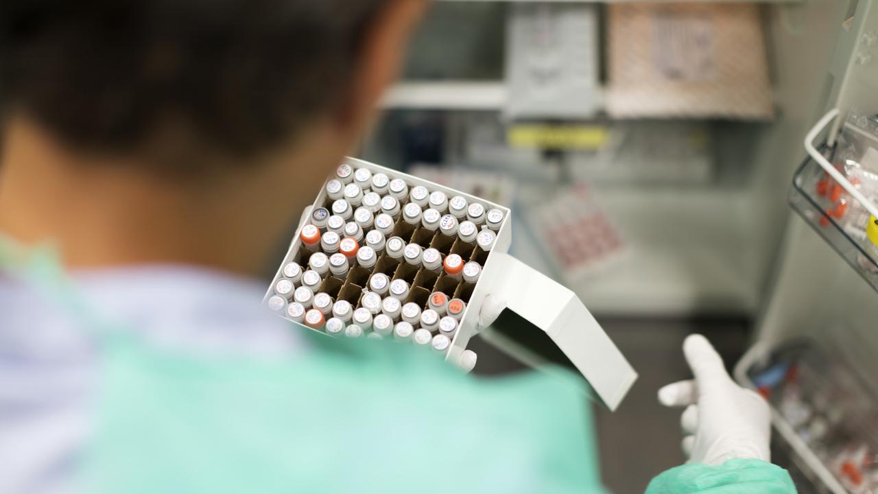 Un laboratoire zurichois conduit des tests de détection du VIH. [Keystone - Gaetan Bally]