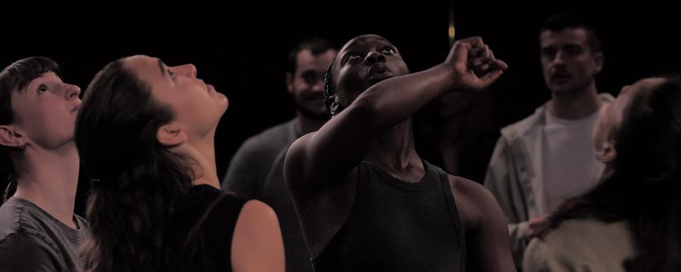 Une photo du spectacle "L'œil nu" de Maud Blandel. [Festival Avignon - Margaux Vendassi et Camille D. Tonnerre]