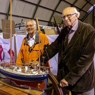 Les frères Piet Wittevrongel and Staf Wittevrongel rêvent de remettre le voilier du chanteur belge Jacques Brel à flot. [AFP - KURT DESPLENTER]