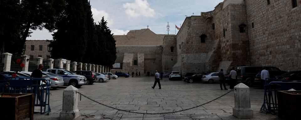 Une vue montre la zone déserte à l'extérieur de l'église de la Nativité à Bethléem, alors que le conflit fait des ravages dans le secteur du tourisme. [reuters - Ammar Awad]