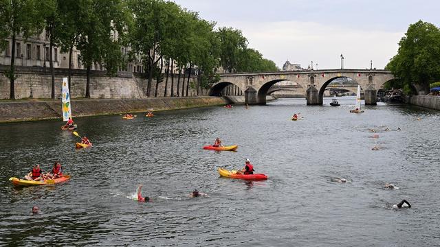 On pourra nager dans la Seine, en plein Paris, en 2025. [AFP - BERTRAND GUAY]