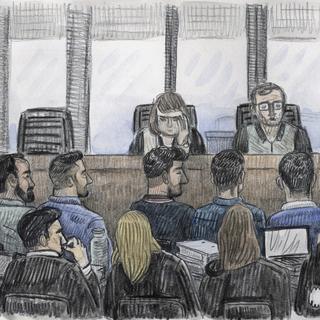 Un dessin montre les six policiers dans salle d'audience lors de leur procès. Les juges les ont acquittés. [Keystone - Frederic Bott]