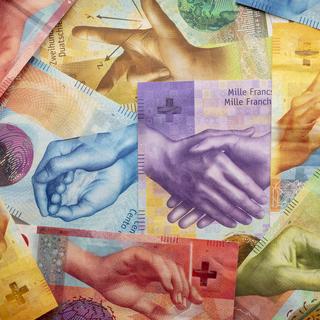 Des billets de banque suisses posés à plat les uns sur les autres. [Keystone - Gaëtan Bally]
